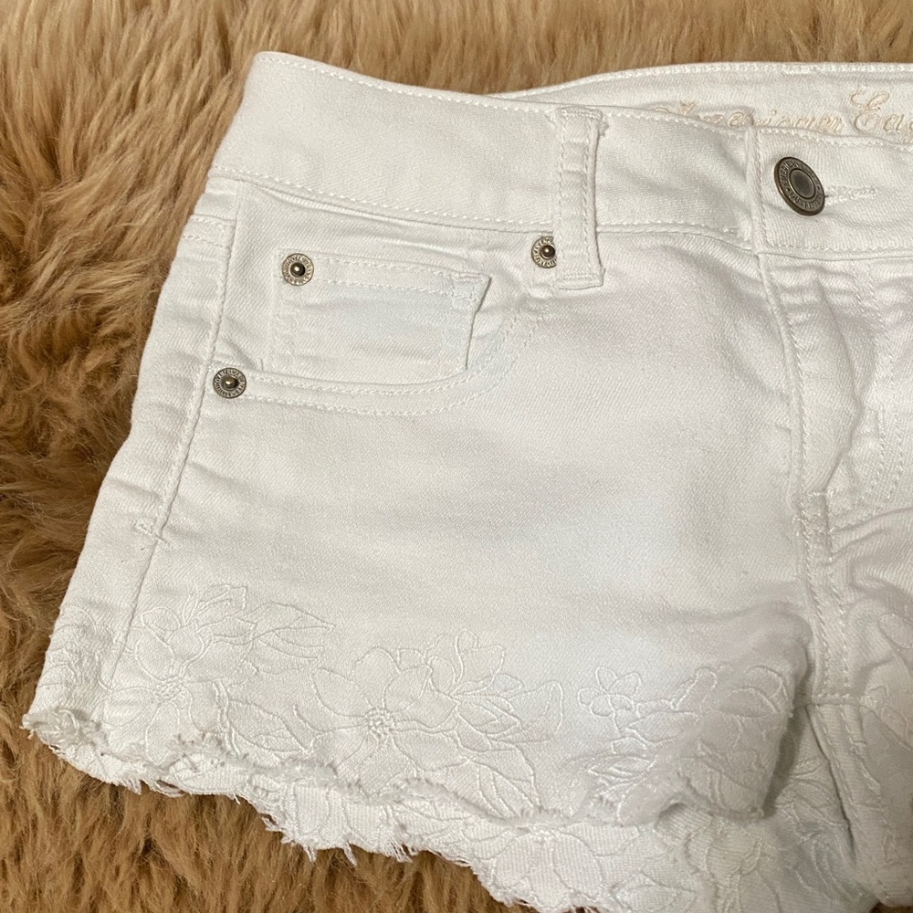 American Eagle Outfitters White Jean Shorts with Lace Trim - Picture 3 of 8